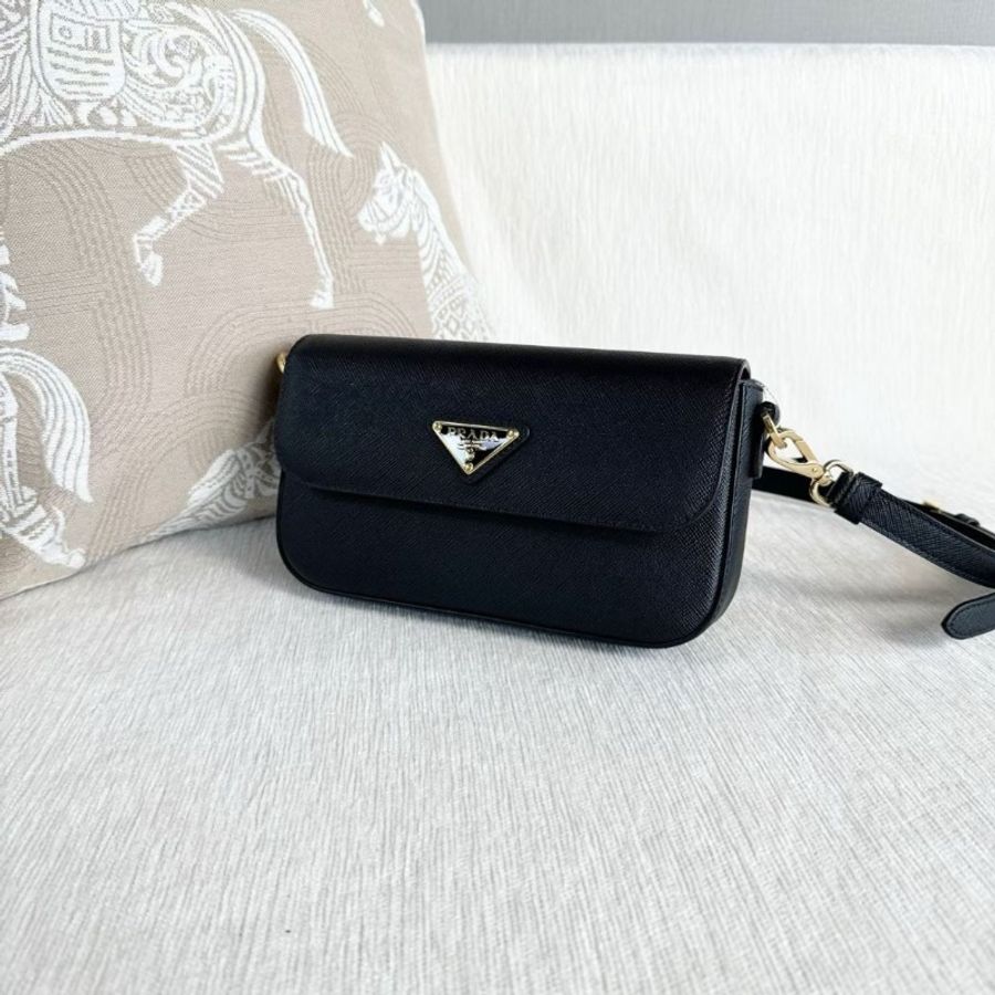 Prada 新款Saffiano斜背包 黑色金扣 20*12*4  95新 配件鏈條 肩帶 塵袋-5