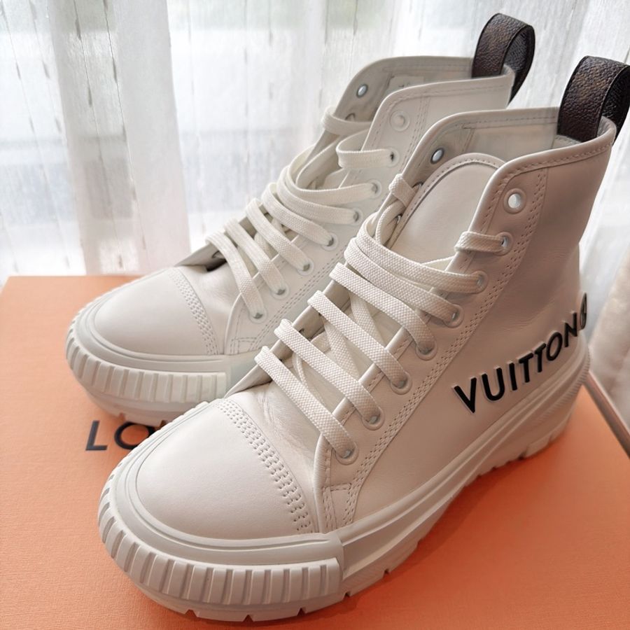 二手精品自賣❤️LV高筒老花皮標logo小白鞋.高筒鞋.餅乾鞋👟小增高效果.35號.全配-0