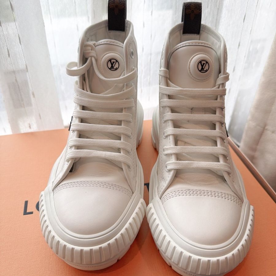 二手精品自賣❤️LV高筒老花皮標logo小白鞋.高筒鞋.餅乾鞋👟小增高效果.35號.全配-1