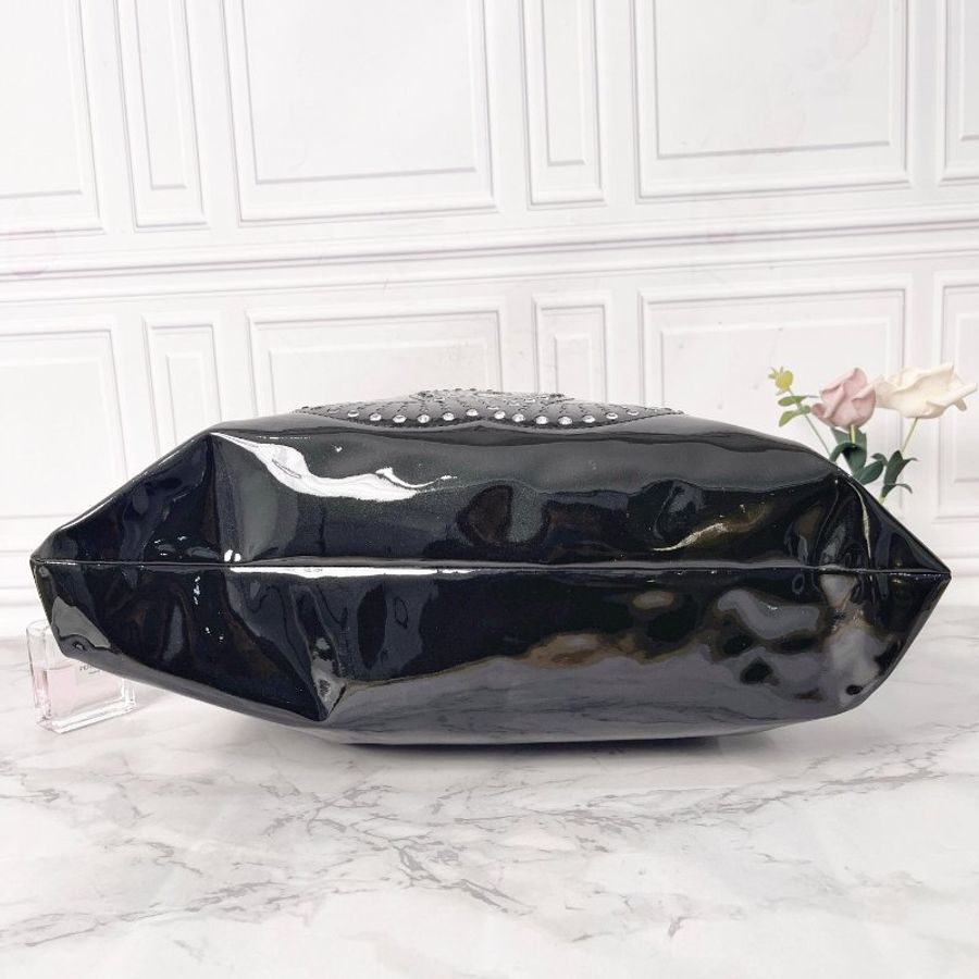 Chanel 黑色漆皮水鑽雙C托特包42×34×10 98新配件塵袋-4