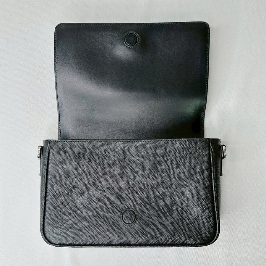 PRADA Saffiano皮革翻蓋斜背包-6