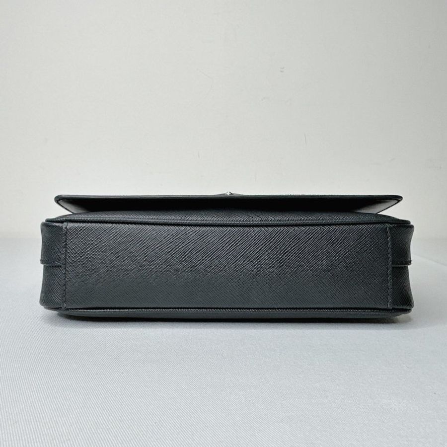 PRADA Saffiano皮革翻蓋斜背包-10