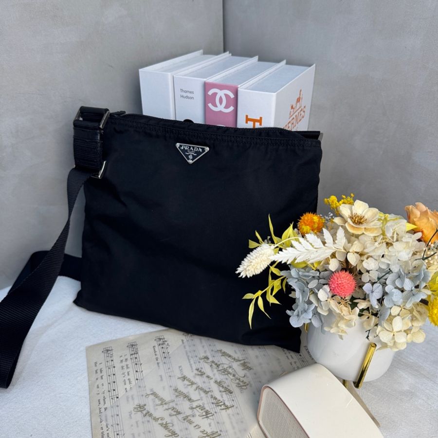 【赫蒂國際精品】Prada 普拉達 黑色尼龍斜背包 vintage-2