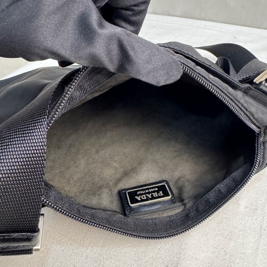 【赫蒂國際精品】Prada 普拉達 黑色尼龍斜背包 vintage-19