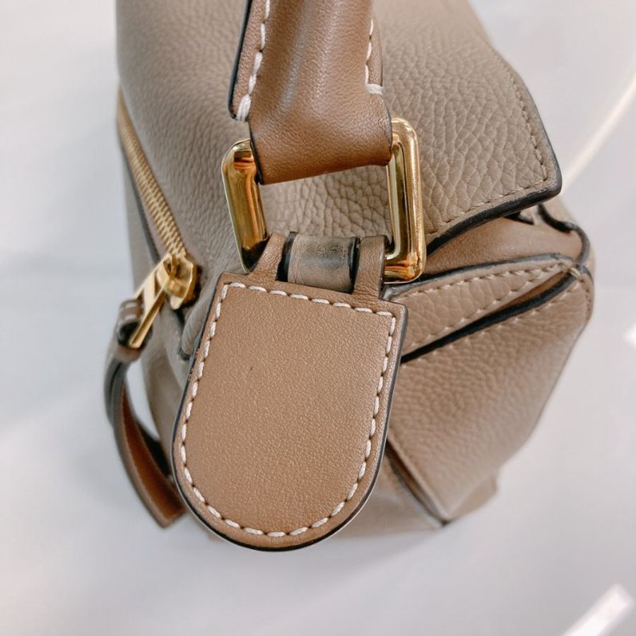 MS0719 Loewe 羅意威拼圖包 小號顆粒牛皮 沙色金扣 Puzzle Small Grained Calfskin Sand x GHW-14