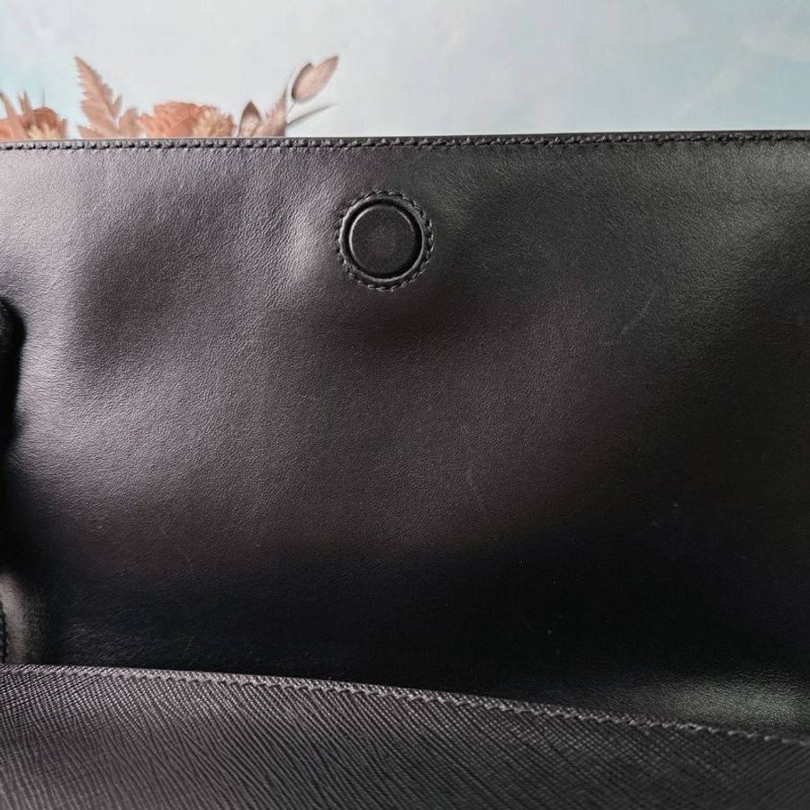 PRADA Saffiano皮革斜背包-8