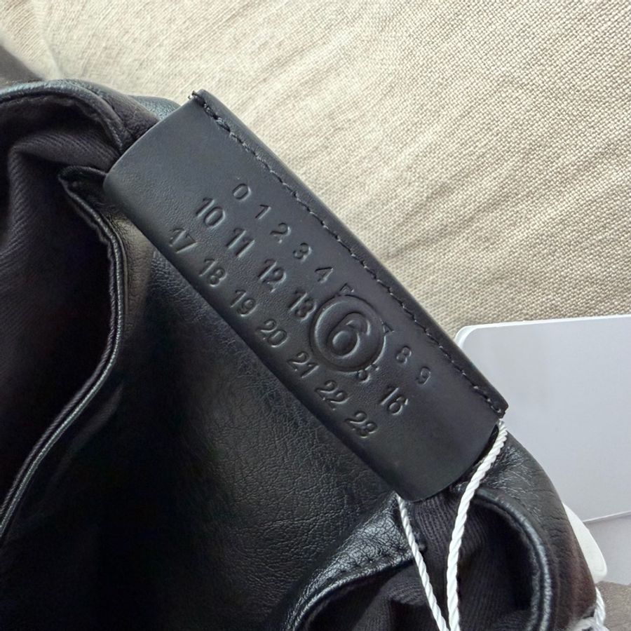 MM6 Maison Margiela 🌫️Japanese bag 經典三角包 Medium 皮革紋-6