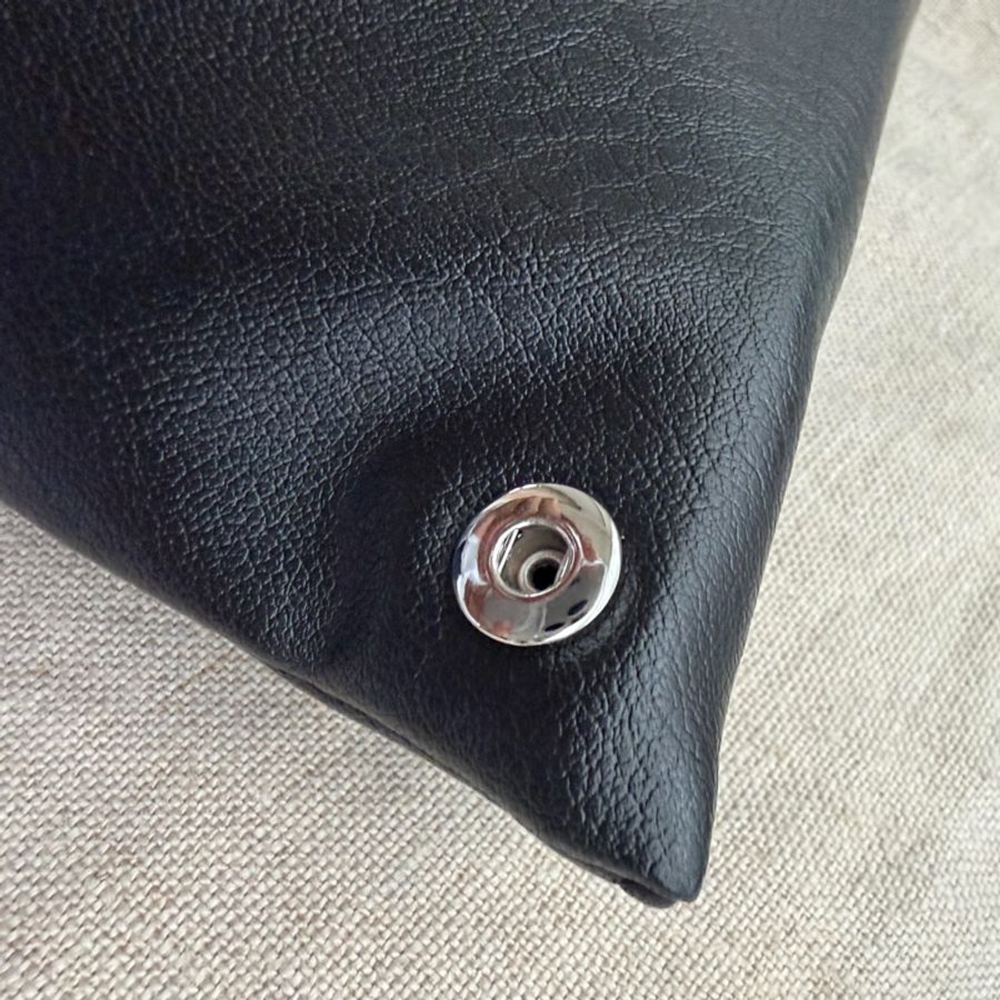 MM6 Maison Margiela 🌫️Japanese bag 經典三角包 Medium 皮革紋-7
