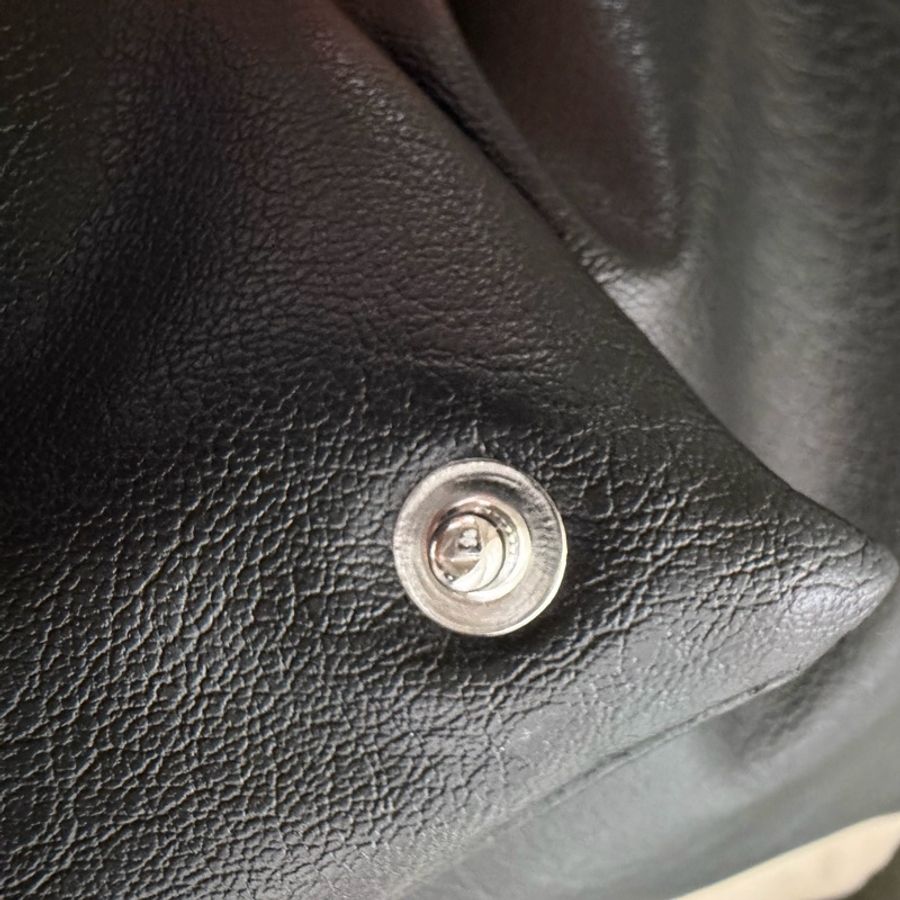MM6 Maison Margiela 🌫️Japanese bag 經典三角包 Medium 皮革紋-8