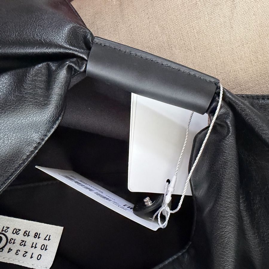 MM6 Maison Margiela 🌫️Japanese bag 經典三角包 Medium 皮革紋-14