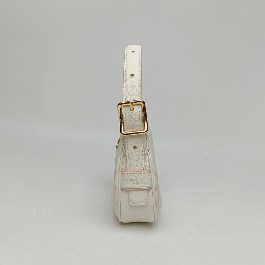 LOUIS VUITTON MoonMini白色牛皮晶片草莓牛奶肩背包-1