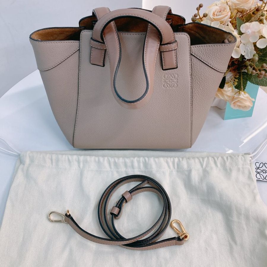 MS0699 Loewe 羅意威手提包 牛皮沙色 金扣 Natural Leather Hammock Nugget Bag Calfskin Sand x GHW-19