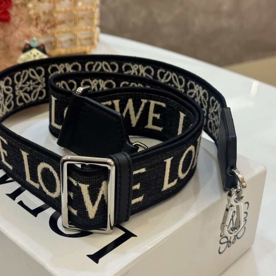 *SHIHNA名牌精品* LOEWE Anagram 緹花織布小牛皮肩背帶-5