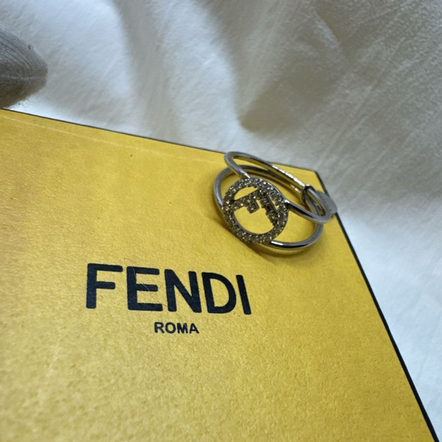二手正品芬迪F is Fendi銀色帶鑽戒指 fendi戒指 fendi銀戒 fendi配件-1
