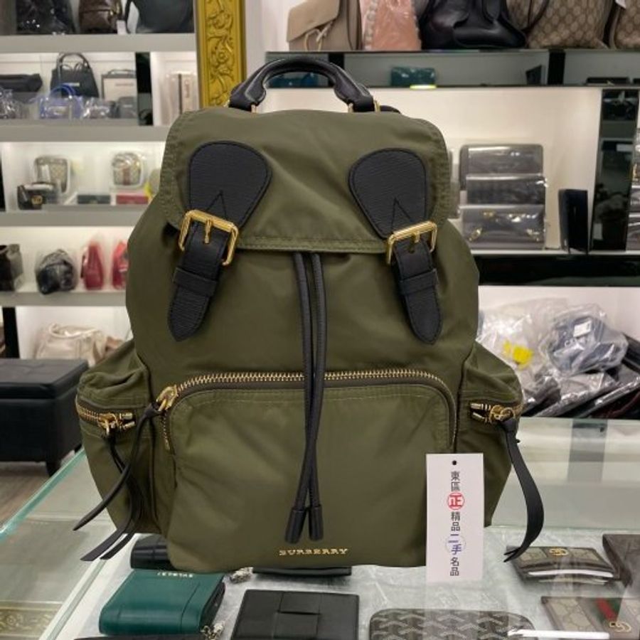 東區正精品㊣ BURBERRY 4016623 綠色尼龍黑扣多口袋束口拼接皮革後背包中款 RA1356-0