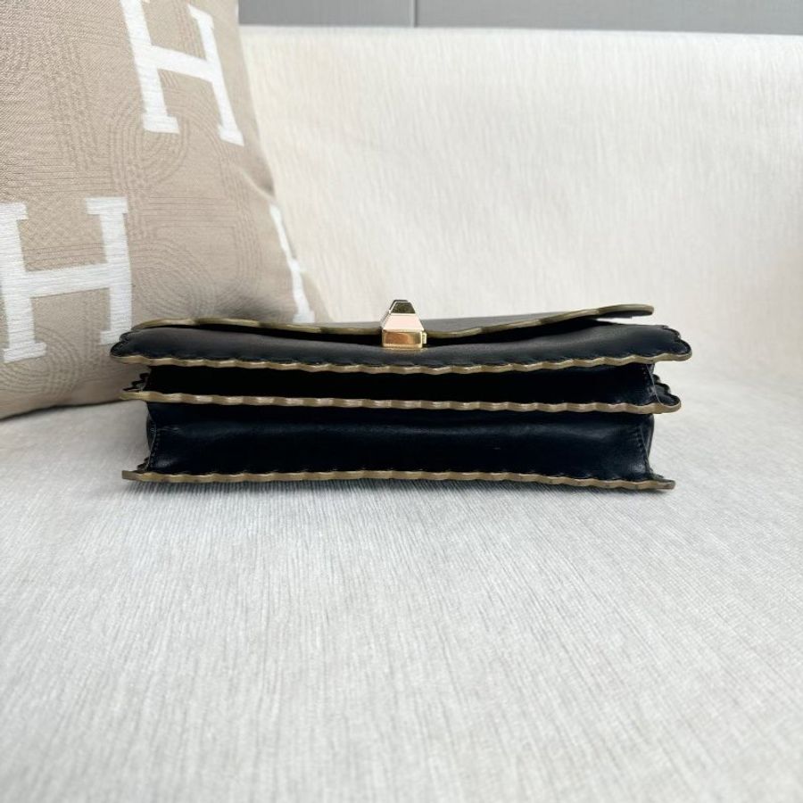 Fendi Kanl系列鏈條包 黑色金扣 牛皮 25*18*5 98新配件塵袋 肩帶 鏈條-5