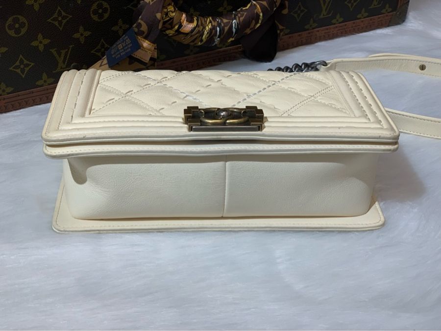 Chanel leboy中號牛皮外縫線金銀扣米白色 21開 尺寸:25*14*8cm 附件:身份卡。-2