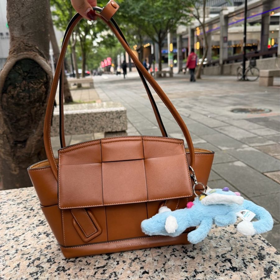 Bottega Veneta-Arco33焦糖色｜中號 手提托特包-4