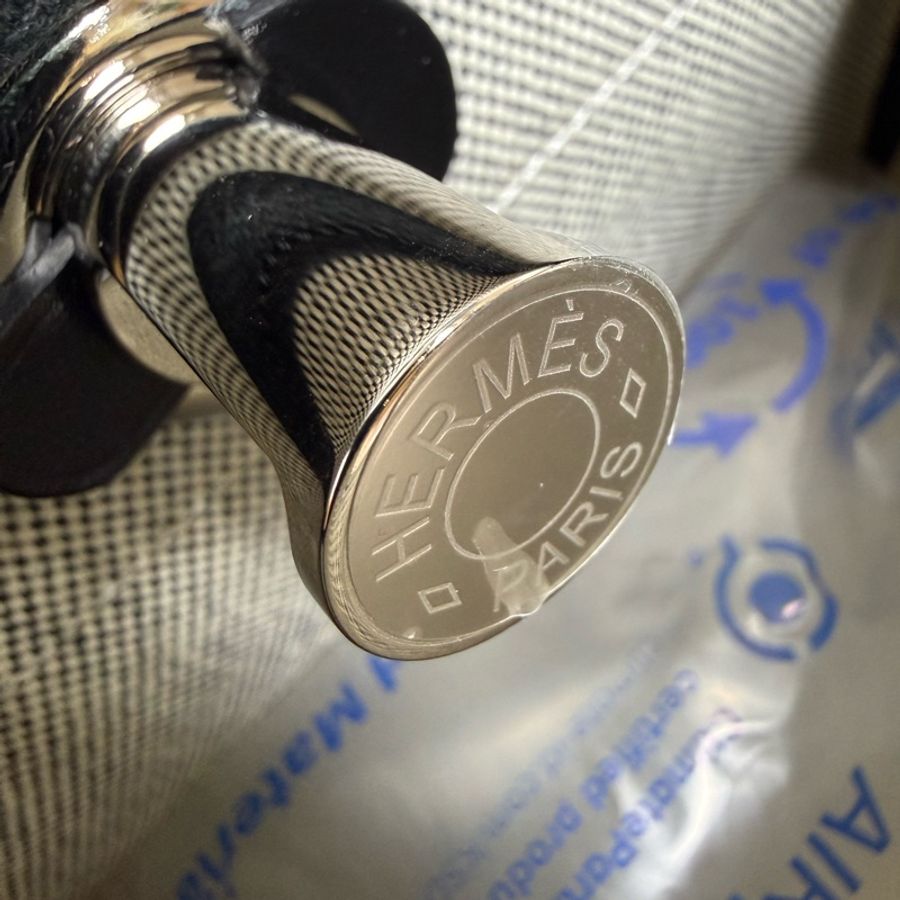 (保留中)(國外購證🈵全配）全新Hermes mini herbag 黑銀 熊貓 ✨膠膜未撕-5