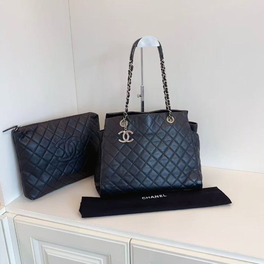 香奈兒/Chanel 黑銀菱格牛皮 雙C吊墜子母Tote-0