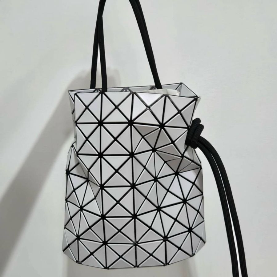 Issey Miyake 三宅一生 BaoBao 墨繩水桶包 霧面白色 全新品-1