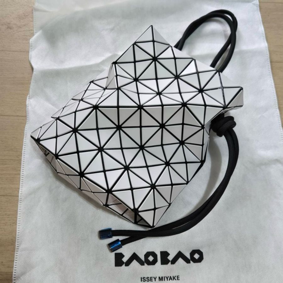Issey Miyake 三宅一生 BaoBao 墨繩水桶包 霧面白色 全新品-2