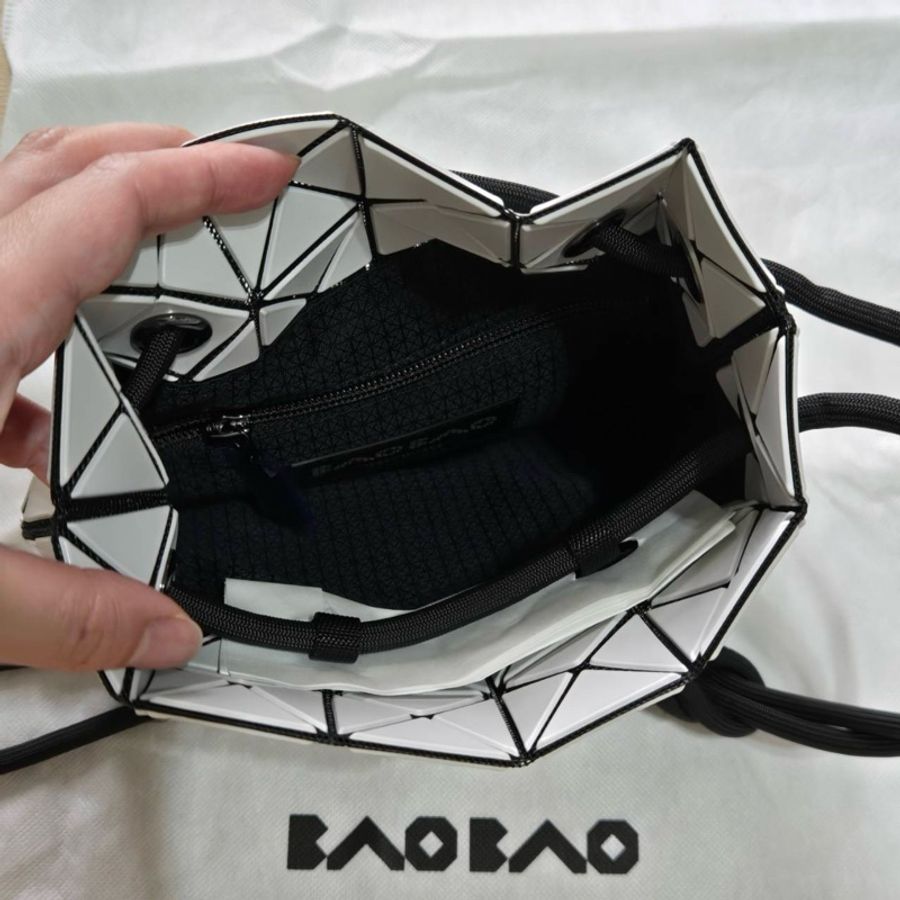 Issey Miyake 三宅一生 BaoBao 墨繩水桶包 霧面白色 全新品-3