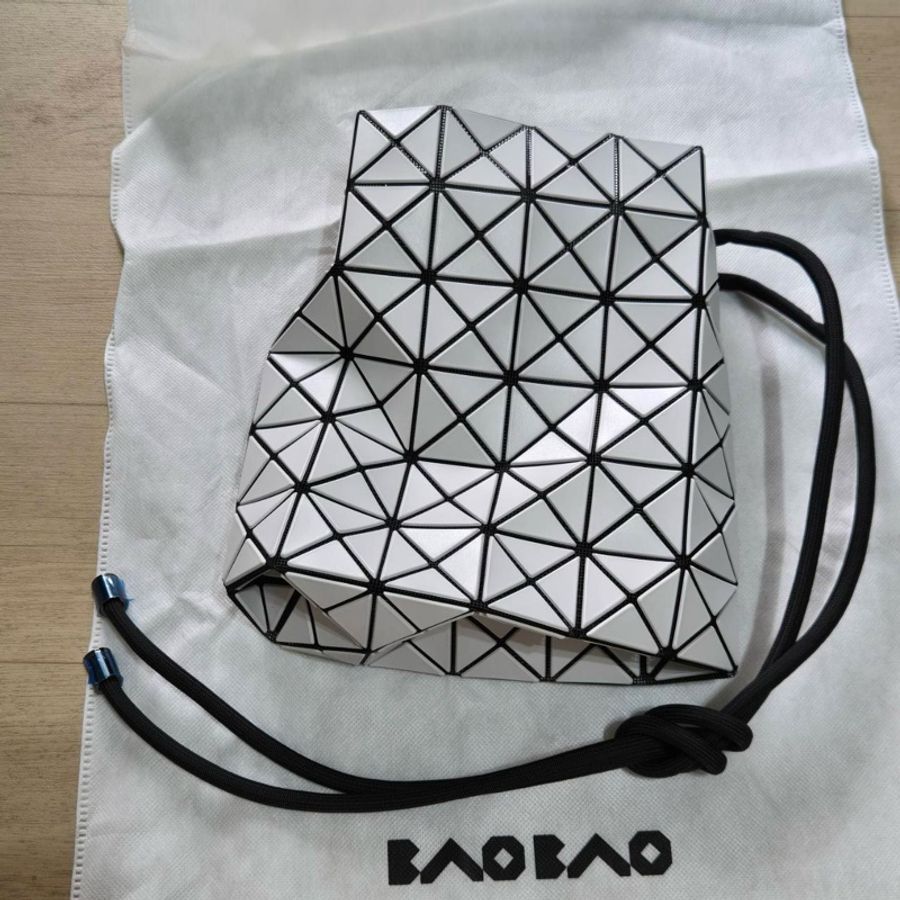 Issey Miyake 三宅一生 BaoBao 墨繩水桶包 霧面白色 全新品-4