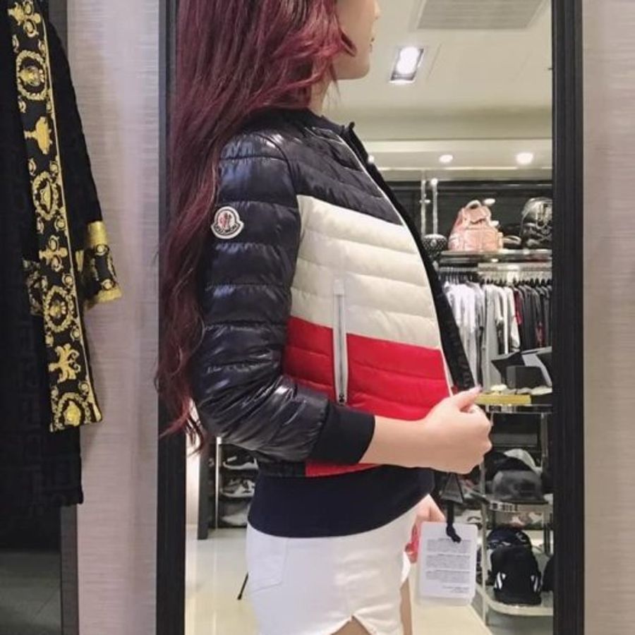 💎Han's house精品服飾💎moncler LOGO 羽絨 中等厚 外套 現貨童裝8歲-0