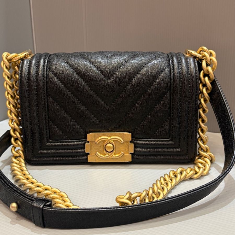 Chanel 黑金牛皮 boy20 口蓋包-5