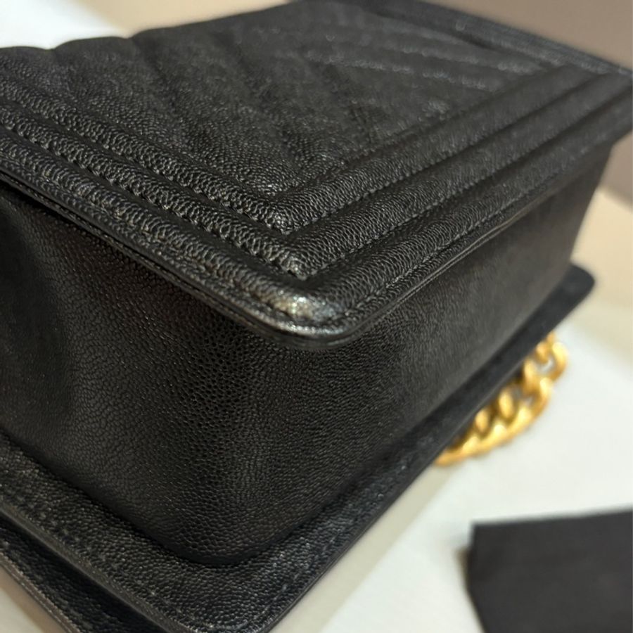 Chanel 黑金牛皮 boy20 口蓋包-9