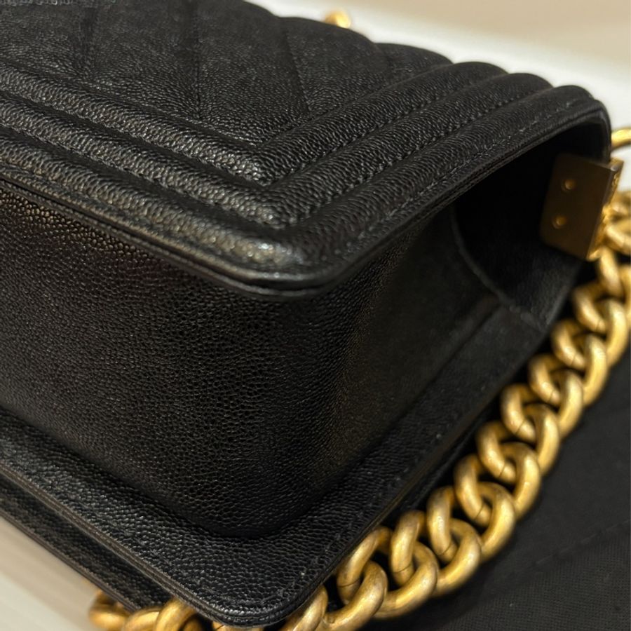 Chanel 黑金牛皮 boy20 口蓋包-20