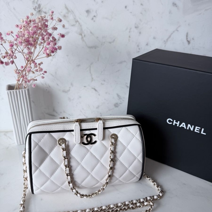 Chanel✨AP4515 2026櫃上新款 黑滾邊保齡球包鏈條包白雪公主包圓筒包 台灣購證-10
