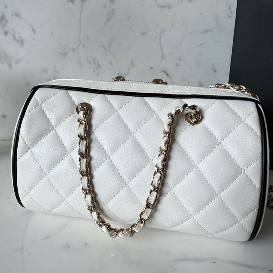 Chanel✨AP4515 2026櫃上新款 黑滾邊保齡球包鏈條包白雪公主包圓筒包 台灣購證-15