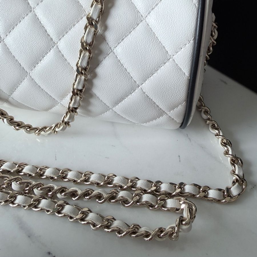 Chanel✨AP4515 2026櫃上新款 黑滾邊保齡球包鏈條包白雪公主包圓筒包 台灣購證-34