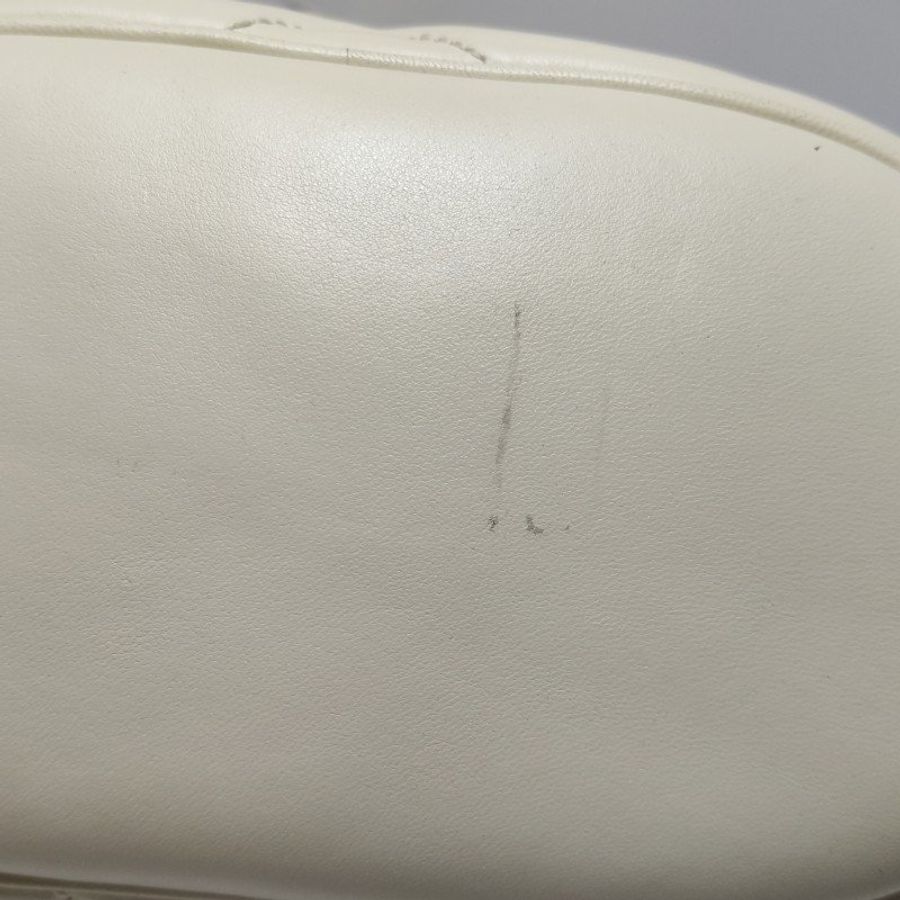 Gucci GG Marmont羊皮純色絎縫粗鏈條雙G標誌雙肩包-17