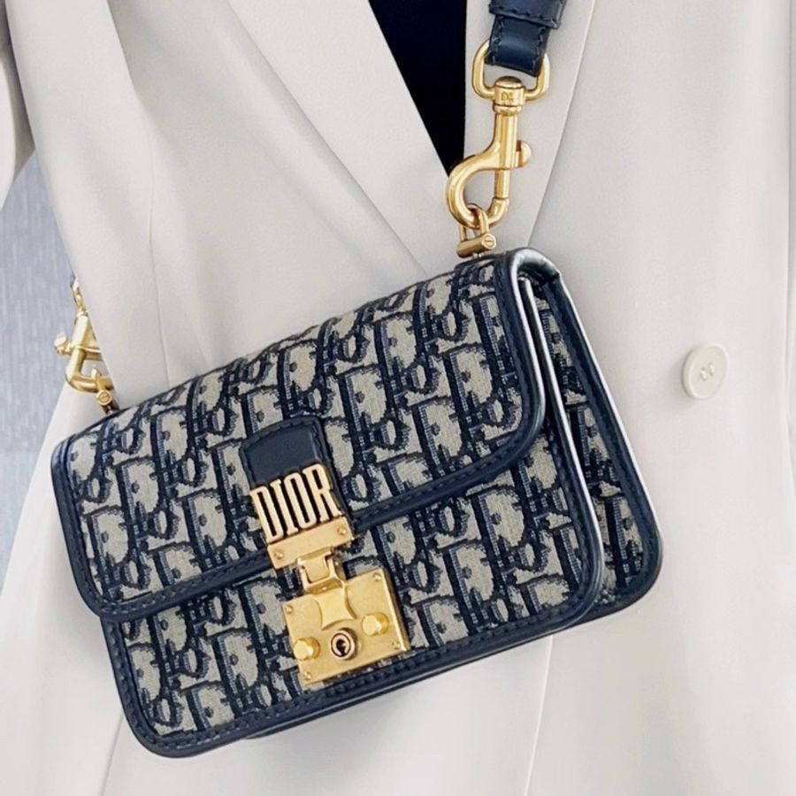 【專櫃訂製整套送給妳😍】 Dior Addict 迪奧 經典老花郵差包(專櫃11萬+背帶3.9萬)-1