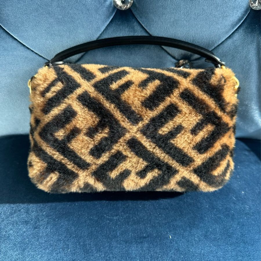 Fendi 迷你法棍羊羔毛包-2