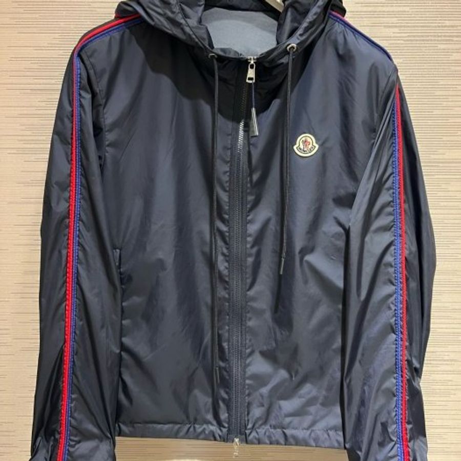 💎Han's house精品服飾💎moncler Hattab 彩條 防水 尼龍 風衣 連帽 外套 現貨4 原價27000-0