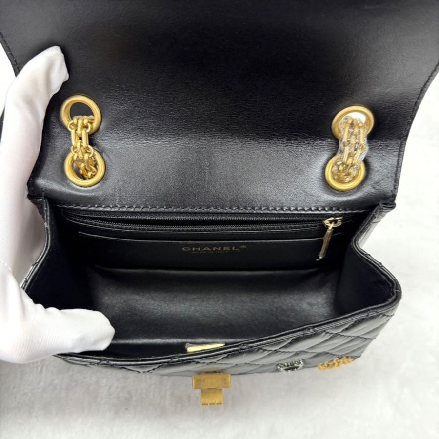 CHANEL香奈兒 22p 2.55 黑金 大mini 圓環 徽章 芯片款-8