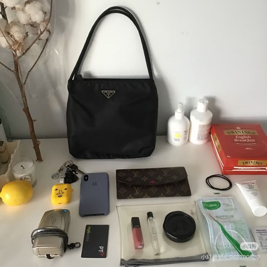 Prada Vintage 黑色中古包 降落傘托特包-3