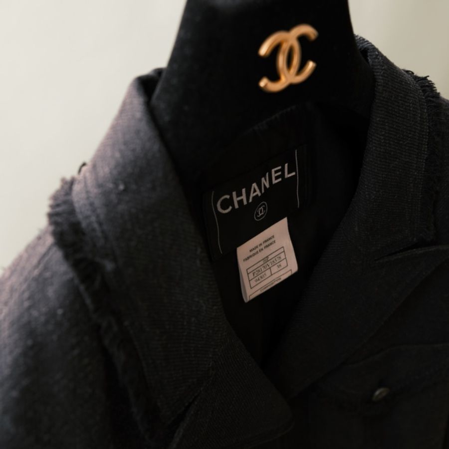 Chanel 2006春季款 黑色流蘇不規則雙C金屬鈕扣外套 EU38-5