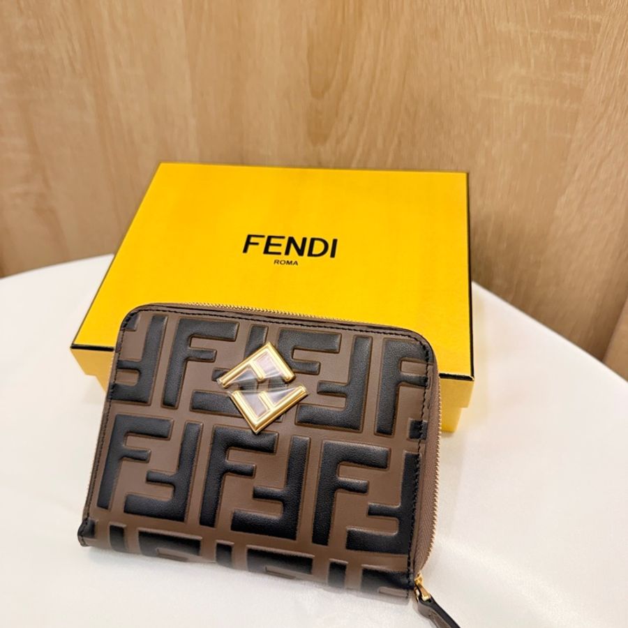 全新Fendi棕色金釦拉鏈6卡短夾-0