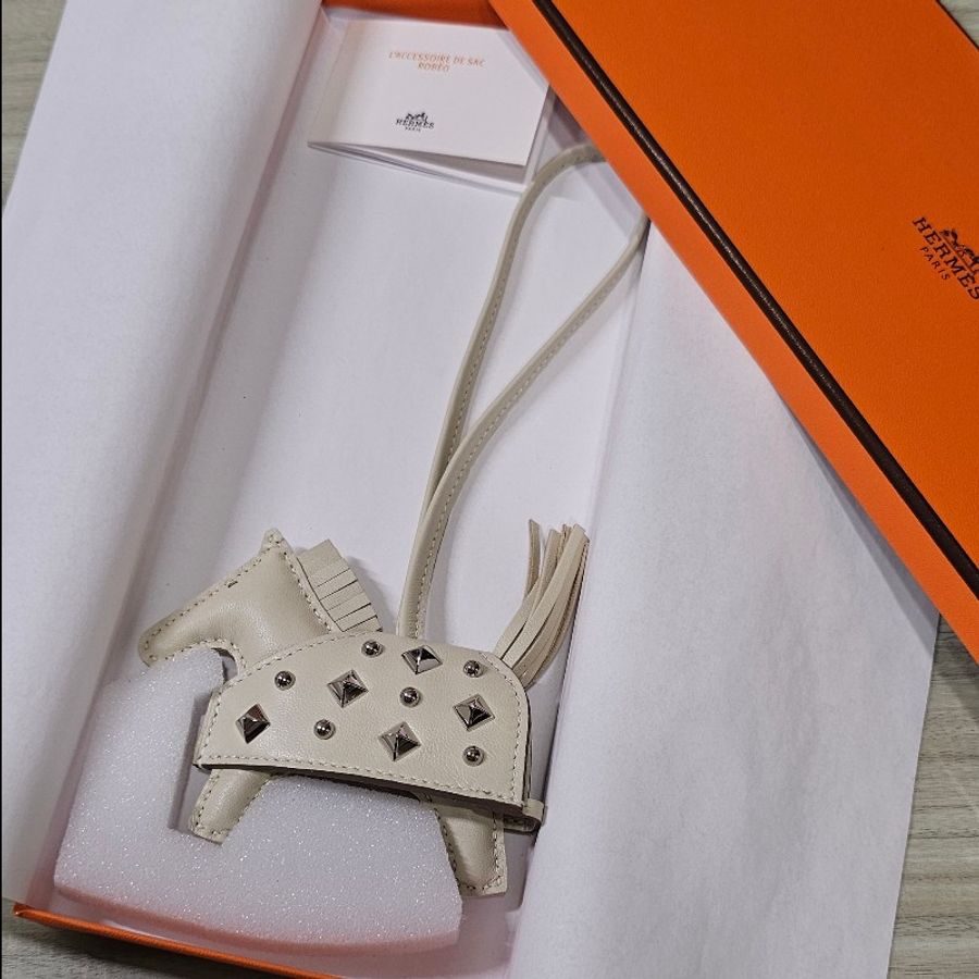 全新💯愛馬仕鉚釘換衣小馬 奶昔白銀Hermes Rodeo Robeo Rock
Craie/Craie Charm-4