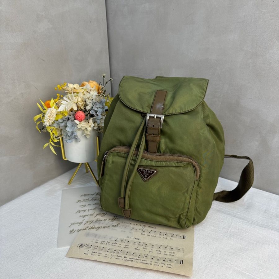 【赫蒂國際精品】 Prada 普拉達 經典軍綠色尼龍後背包 vintage-1
