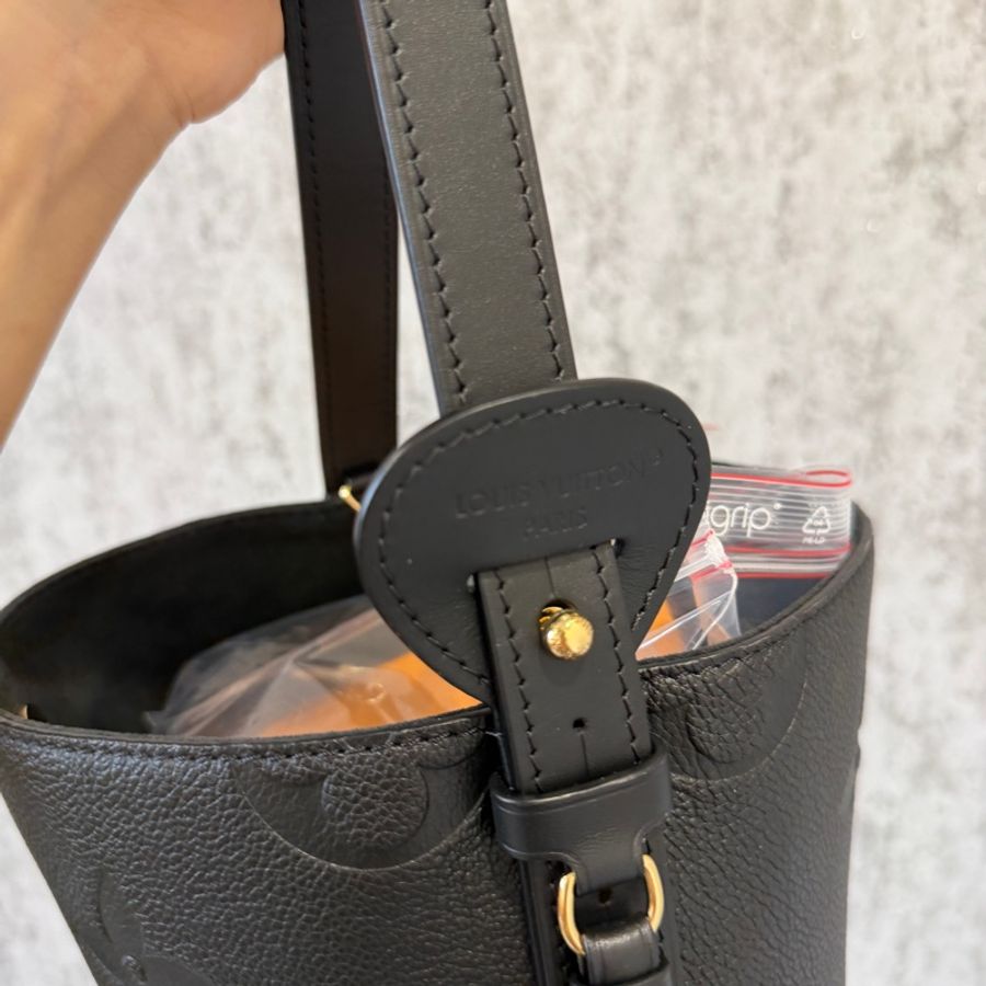 全新全配❤️晶片🉑斜背👌LV 黑色 All In BB #水桶包 #全皮 M13480-22