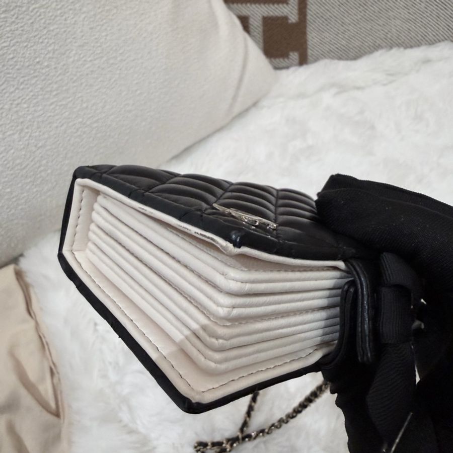 Chanel/ 22B 書本造型卡片夾-13