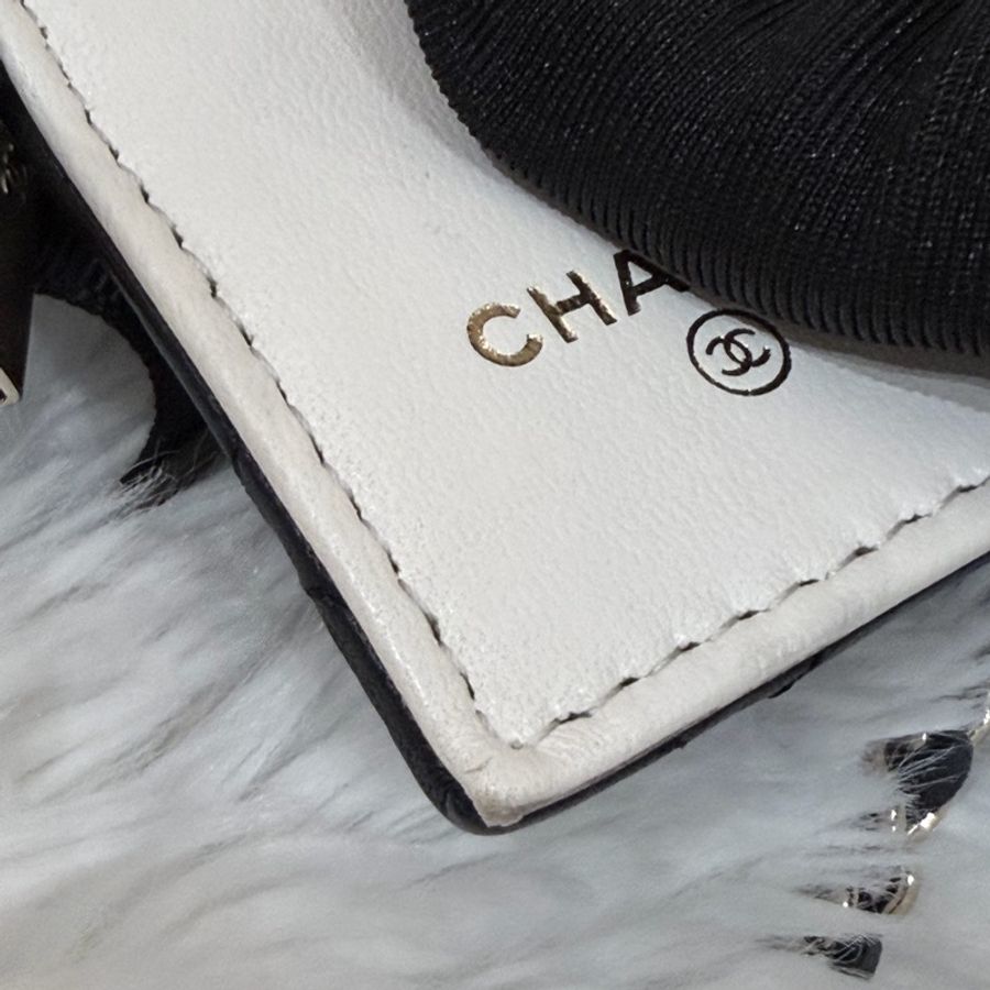 Chanel/ 22B 書本造型卡片夾-25