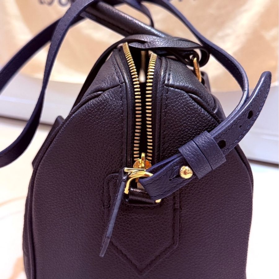 黑色 Louis Vuitton Speedy 25 Empreinte 壓紋牛皮手袋LV M42401 SPEEDY25路易威登 (Louis Vuitton) 的經典黑色壓紋牛皮 Speedy 波士頓包 LV包包購於台灣專櫃-4