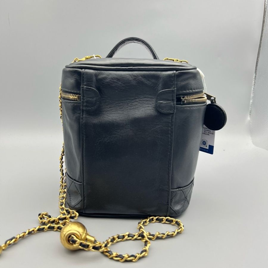 Chanel 香奈兒/黑色純皮化妝桶包 92新,尺寸:15 17 12 鐳射標已掉-4